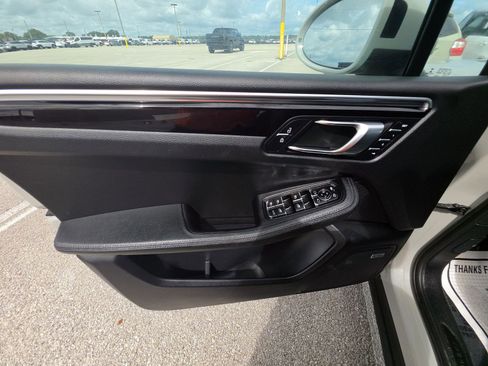 Used 2020 Porsche Macan AWD/4WD image 11