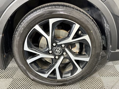 Used 2018 Toyota C-HR XLE image 31