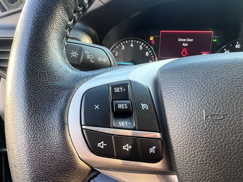 Used 2022 Ford Explorer XLT image 25