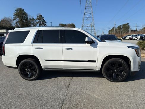 Used 2020 Cadillac Escalade Premium Luxury image 4