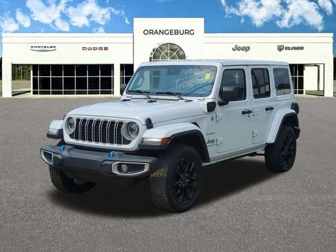 Used 2024 Jeep Wrangler Unlimited Sahara AWD/4WD image 3