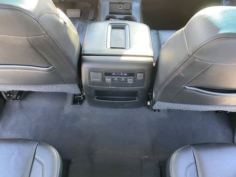 Used 2019 Chevrolet Suburban LT image 19