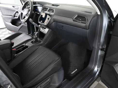 Used 2024 Volkswagen Tiguan SE image 11