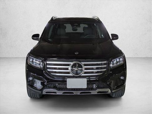 Used 2025 Mercedes-Benz GLB 250 4MATIC image 5