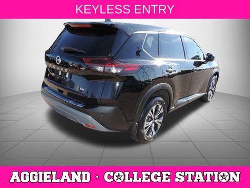 Used 2021 Nissan Rogue SV image 4