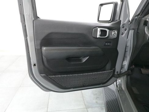 Used 2023 Jeep Gladiator Overland AWD/4WD image 23