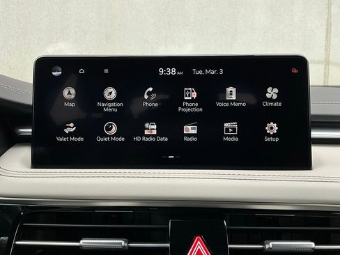 Used 2025 Genesis G70 2.5T image 30