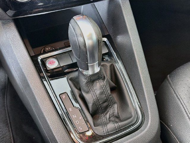 Used 2017 Volkswagen Jetta SEL FWD image 19