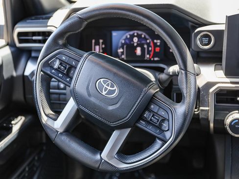 Certified 2025 Toyota 4Runner SR5 AWD/4WD image 15
