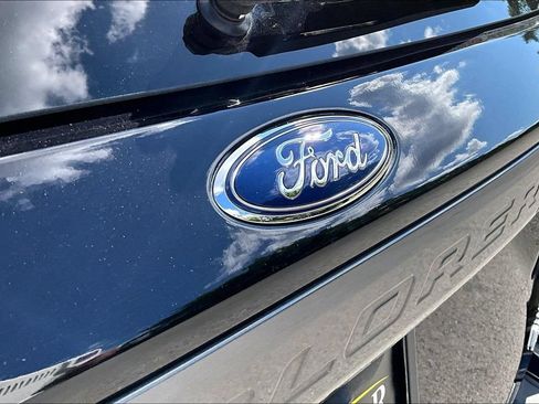 Used 2022 Ford Explorer XLT w/ Equipment Group 202A AWD/4WD image 32