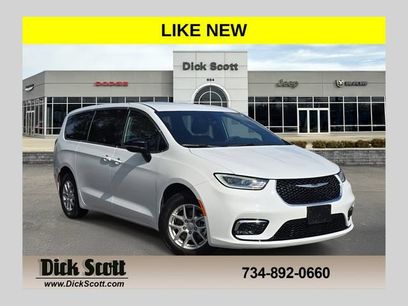 Used 2026 Chrysler Pacifica Select