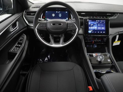 New 2026 Jeep Grand Cherokee Laredo AWD/4WD image 17