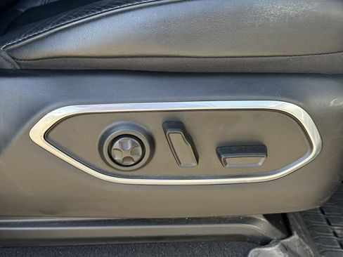 Used 2024 Jeep Wagoneer L Series II w/ Flexible Seating Group RWD image 30
