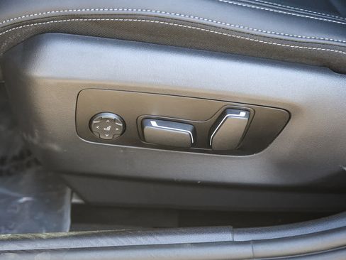 Certified 2025 BMW 530i image 18