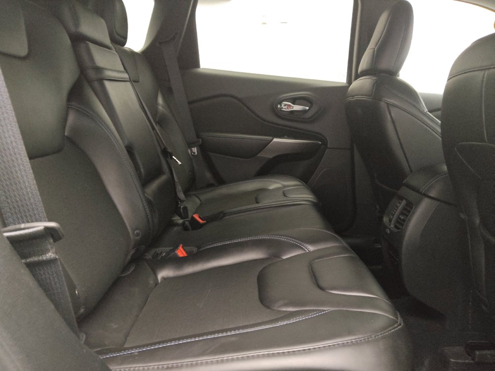 Used 2019 Jeep Cherokee Latitude Plus FWD image 19