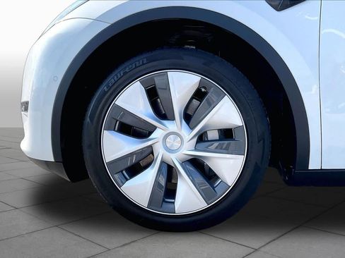 Used 2022 Tesla Model Y Long Range AWD/4WD image 10