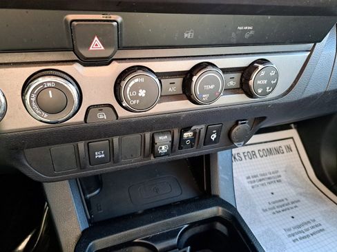 Used 2019 Toyota Tacoma TRD Sport image 18