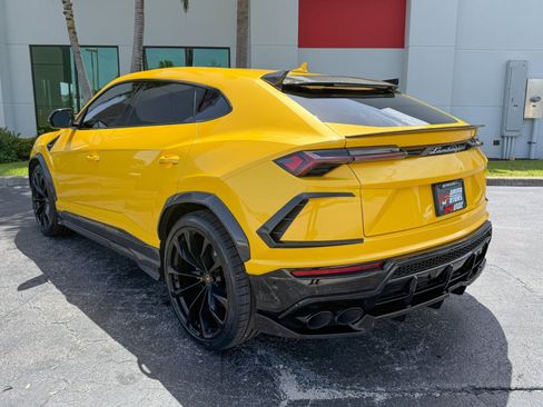 Used 2022 Lamborghini Urus AWD/4WD image 17