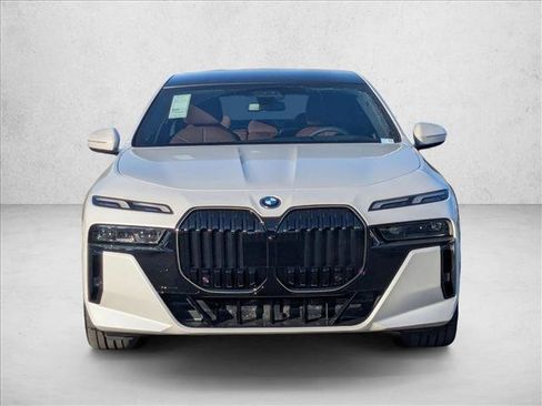New 2026 BMW 750e xDrive image 5