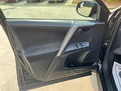 Used 2017 Toyota RAV4 LE FWD image 11