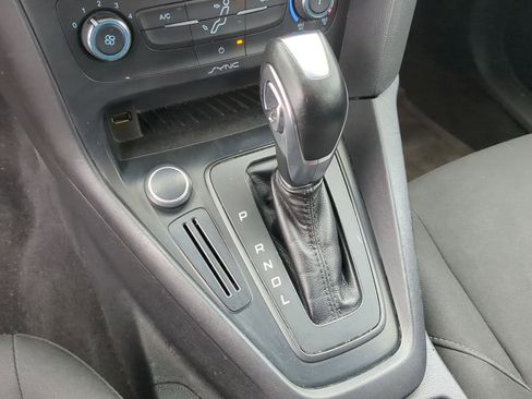 Used 2015 Ford Focus SE w/ Reverse Sensing Package image 31