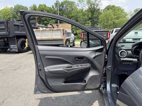 Used 2022 Nissan Versa S FWD image 19