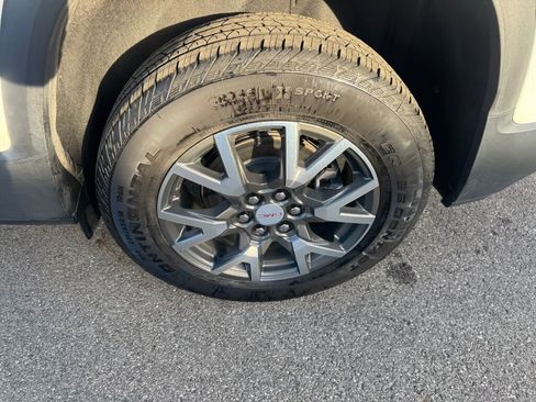 Used 2023 GMC Acadia SLE w/ Driver Convenience Package image 24