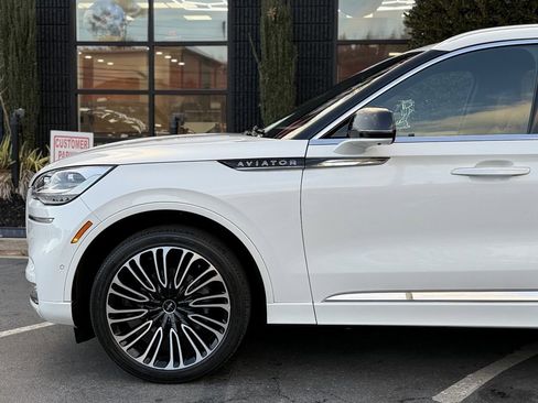 Used 2023 Lincoln Aviator Black Label w/ Class IV Trailer Tow Package image 10