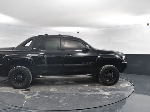 Used 2011 Chevrolet Avalanche LT w/ Luxury Package image 11