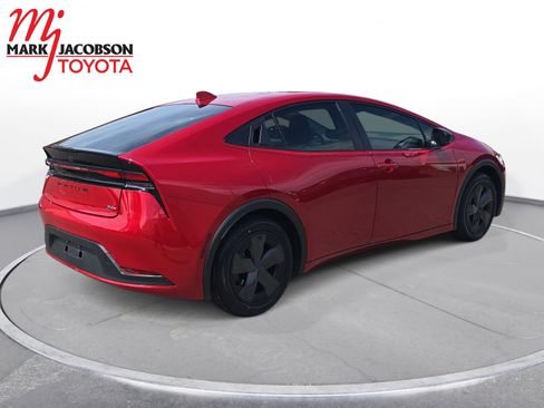 Used 2024 Toyota Prius LE FWD image 5