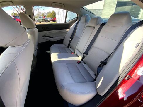 Used 2025 Nissan Altima 2.5 SV image 19