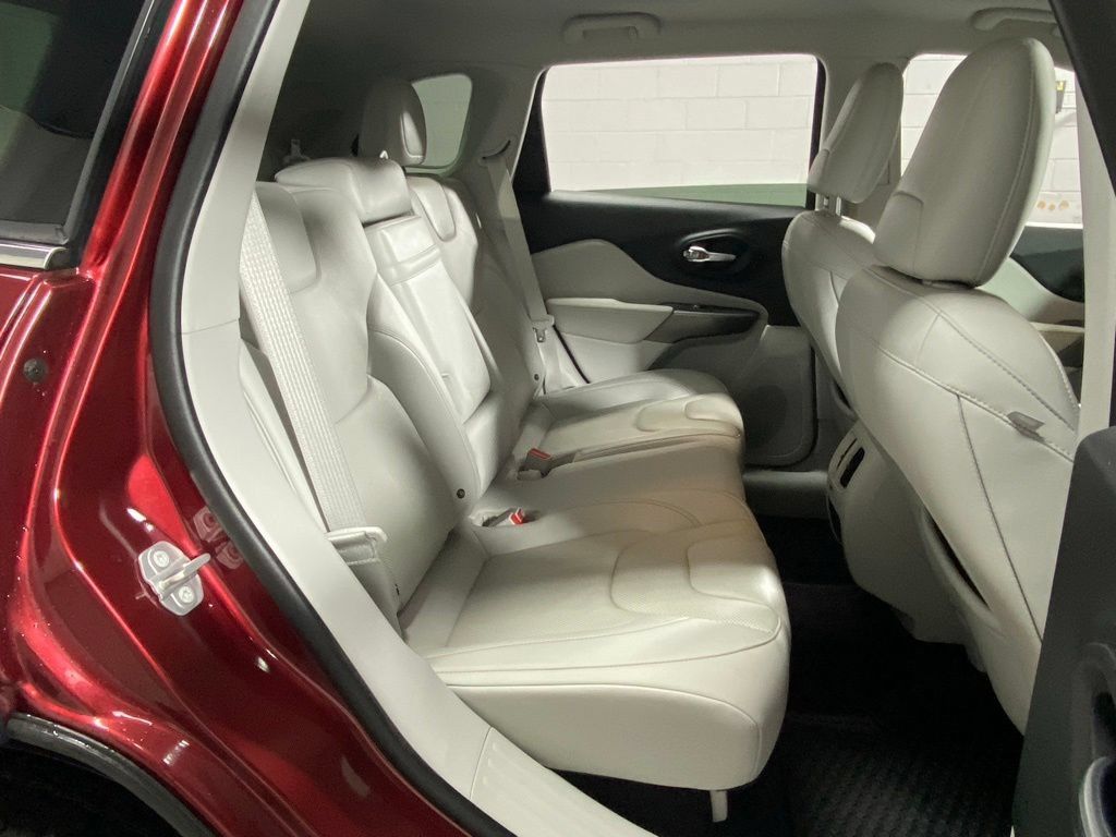 Used 2019 Jeep Cherokee Limited AWD/4WD image 27