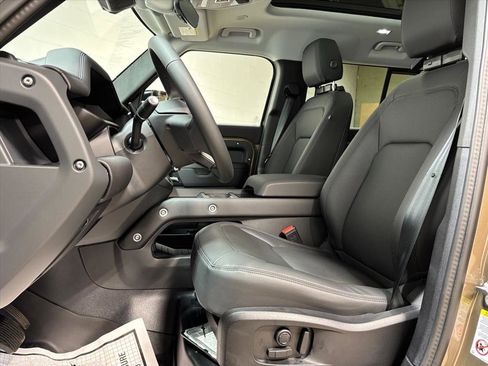 Used 2026 Land Rover Defender 110 S image 24