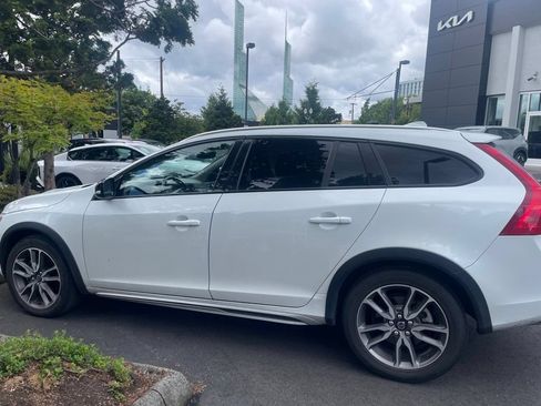 Used 2016 Volvo V60 T5 Cross Country w/ Convenience Package AWD/4WD image 3