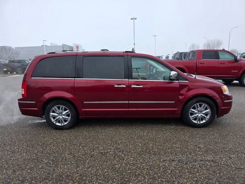 Used 2010 Chrysler Town & Country Limited w/ Trailer Tow Group FWD image 7