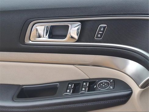 Used 2018 Ford Explorer XLT w/ Equipment Group 202A image 19