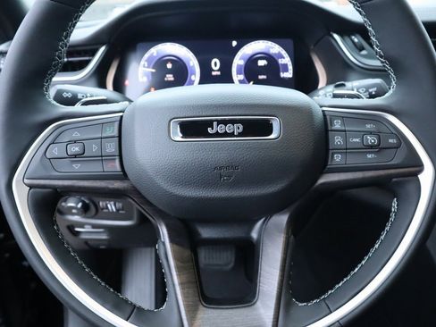 New 2025 Jeep Grand Cherokee Limited image 4