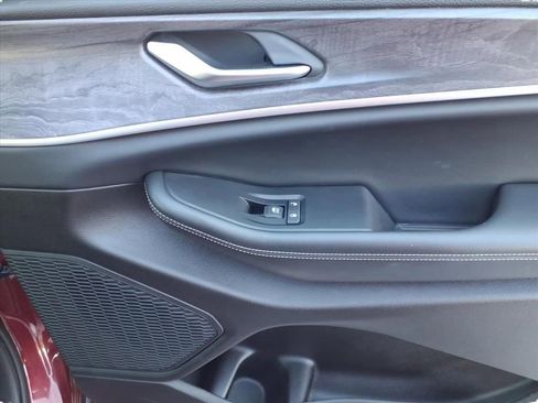 Used 2024 Jeep Grand Cherokee L Limited w/ Luxury Tech Group II image 23