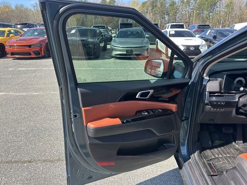 Used 2024 Kia Carnival SX Prestige image 26