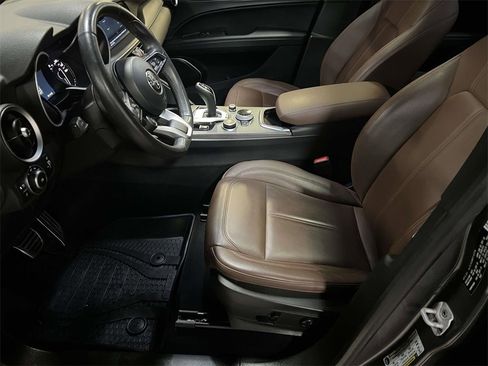 Used 2023 Alfa Romeo Stelvio Ti image 15