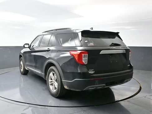 Used 2022 Ford Explorer XLT w/ Equipment Group 202A image 8