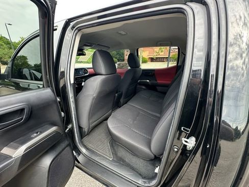 Used 2022 Toyota Tacoma SR5 AWD/4WD image 18