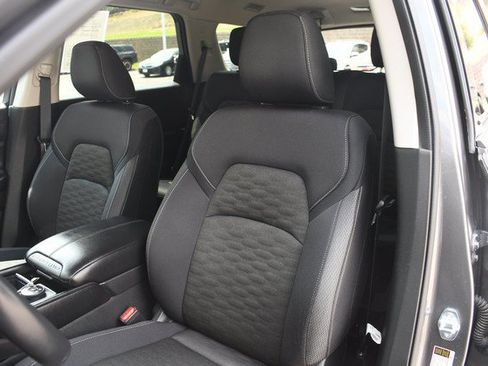 Used 2024 Nissan Pathfinder SV AWD/4WD image 17