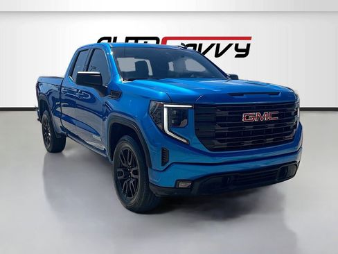 Used 2023 GMC Sierra 1500 Elevation image 1