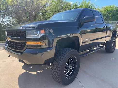 Used 2018 Chevrolet Silverado 1500 Custom w/ Trailering Package image 6