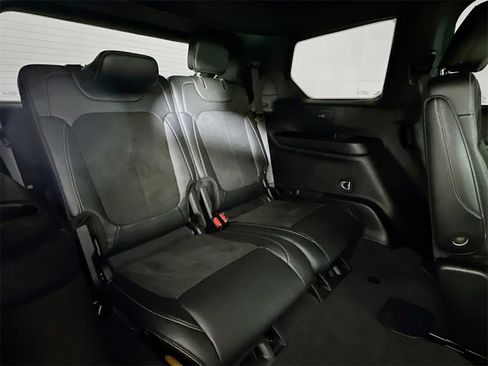 Used 2023 Jeep Grand Cherokee L Laredo image 14