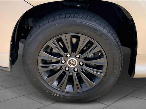 Used 2023 Lexus GX 460 Premium w/ Accessory Package image 11