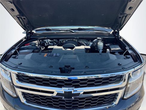 Used 2017 Chevrolet Suburban LT w/ Luxury Package RWD image 36