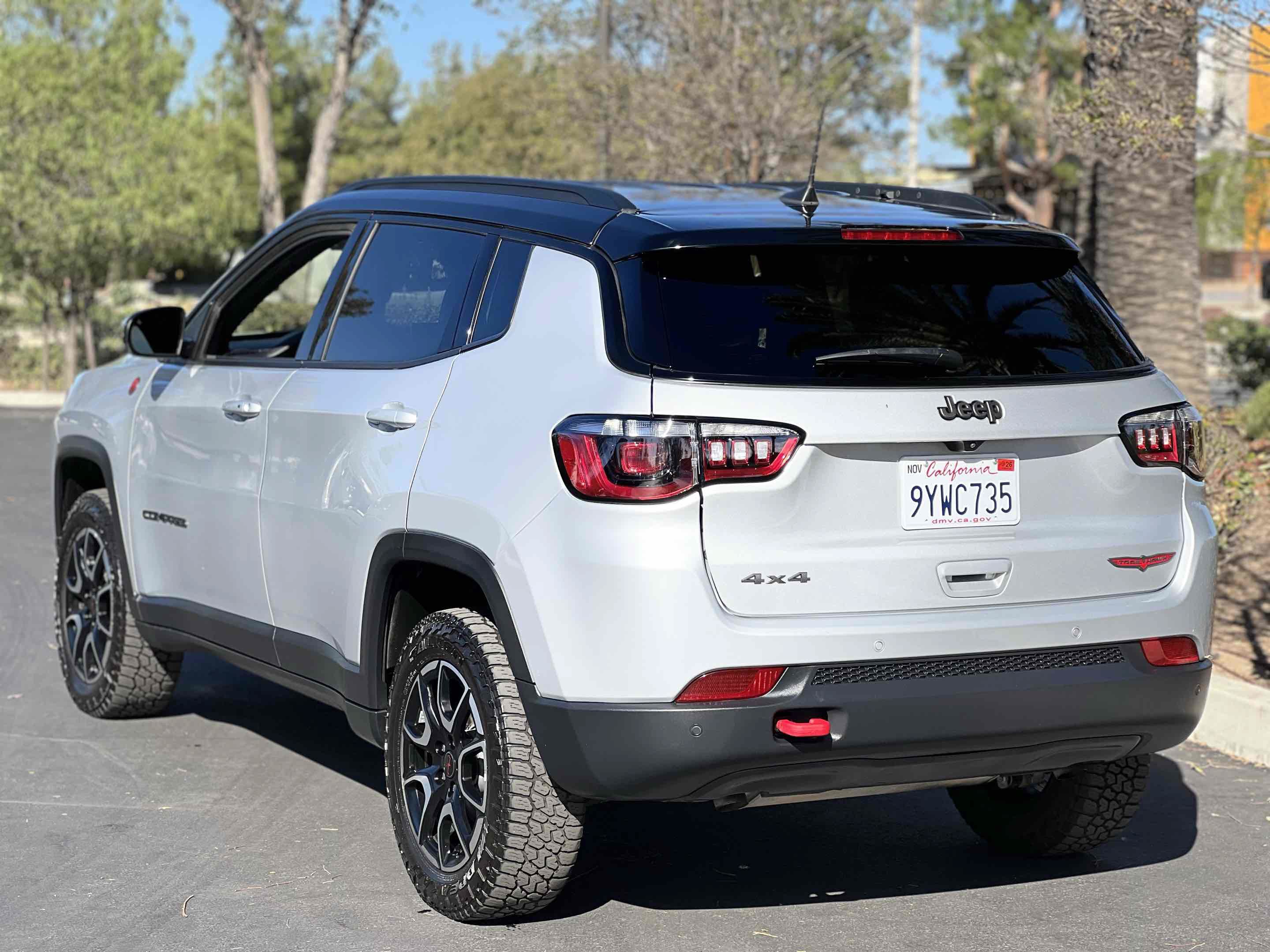 Used 2025 Jeep Compass Trailhawk AWD/4WD image 16