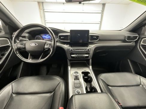 Used 2020 Ford Explorer XLT w/ Equipment Group 202A image 4